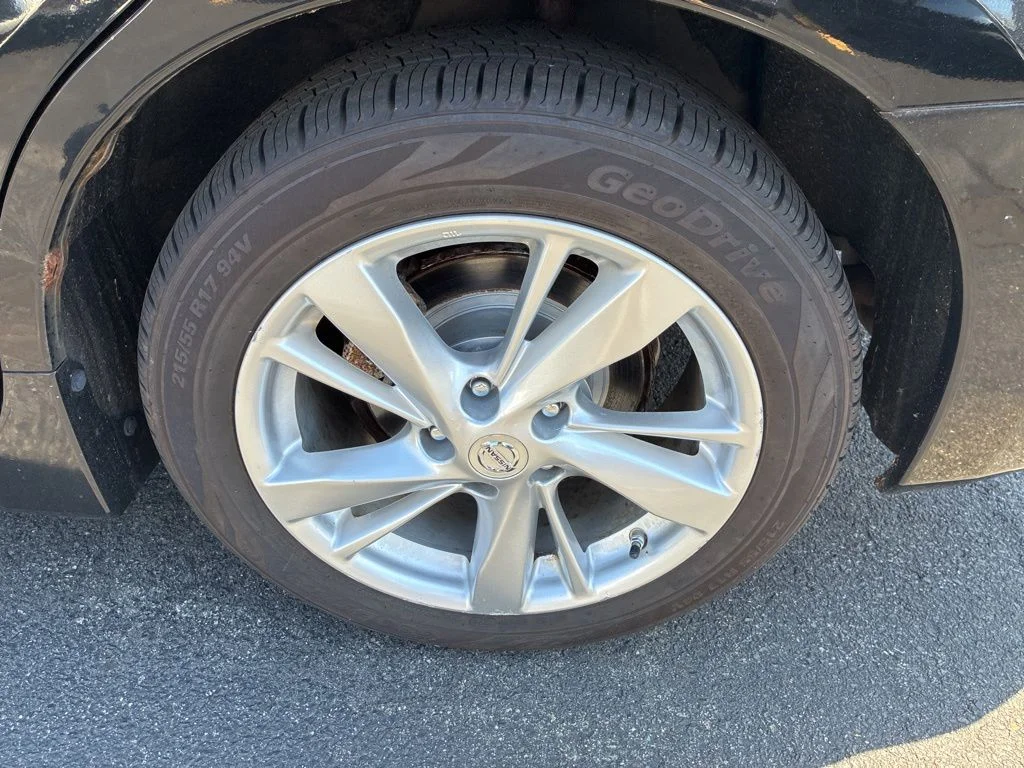 Used 2013 Black Nissan 2.5 SV image 11