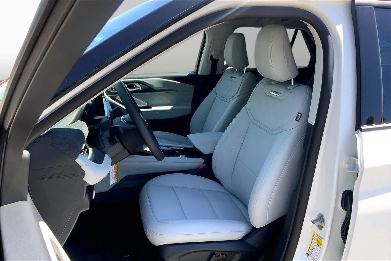 New 2026 Star White Metallic Tri-Coat Ford Platinum™ image 13