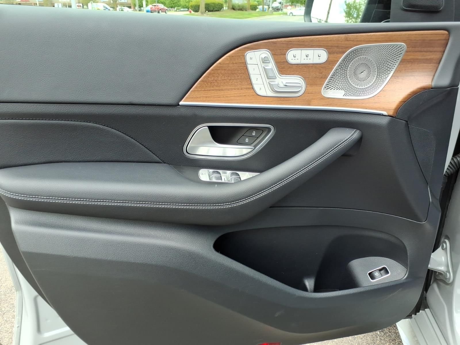 Certified Used 2025  Mercedes-Benz GLE 350 image 16