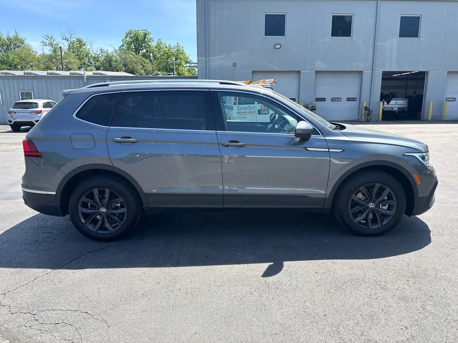Used 2024 Platinum Gray Metallic Volkswagen SE image 3