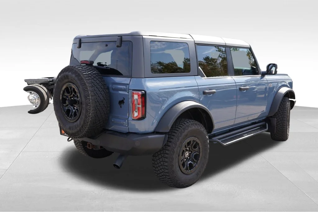 Used 2023 Azure Gray Metallic Tri-Coat Ford Wildtrak image 5