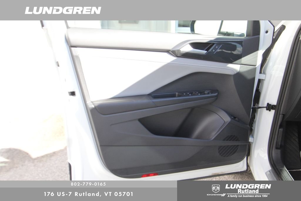 Used 2023 White Volkswagen 1.5T SEL image 25