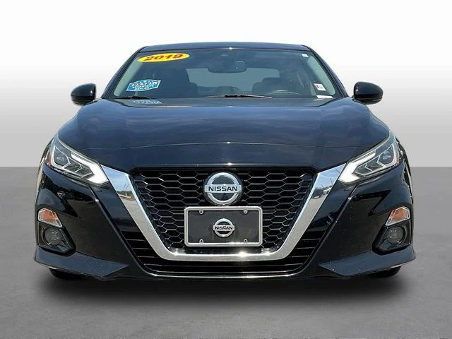 Used 2019 Black Nissan 2.5 SL image 2