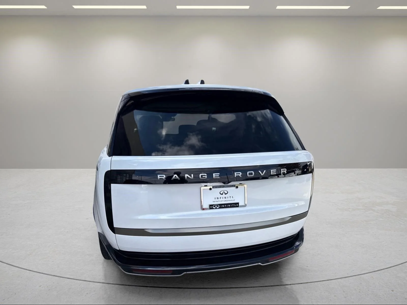 Used 2024 Fuji White Land Rover SE image 10