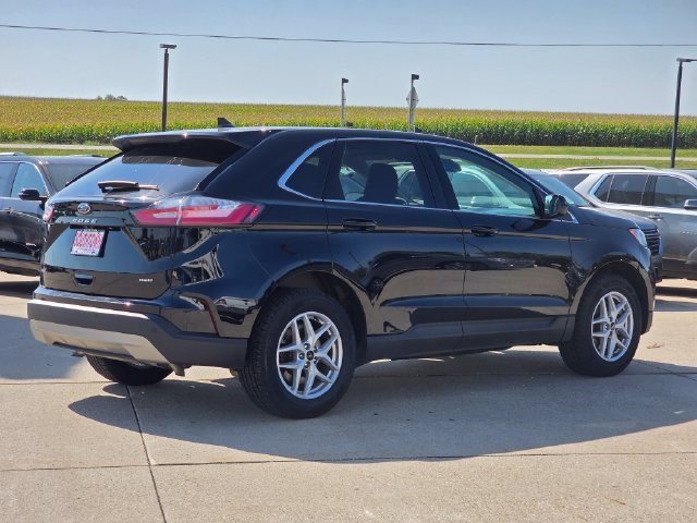 Used 2024 Agate Black Metallic Ford SEL image 7