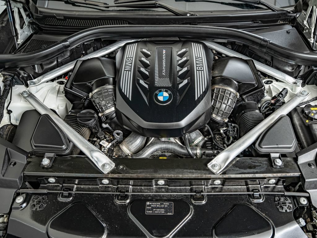 Used 2023 Frozen Brilliant White Metallic BMW M50i image 39