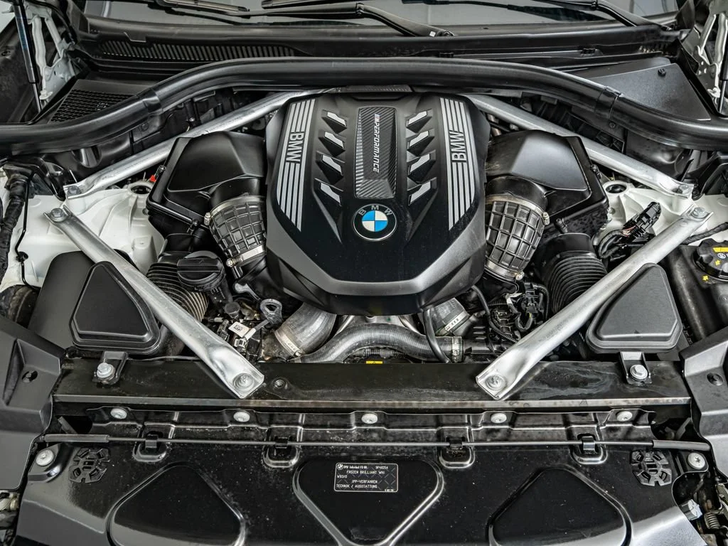 Used 2023 Frozen Brilliant White Metallic BMW M50i image 39