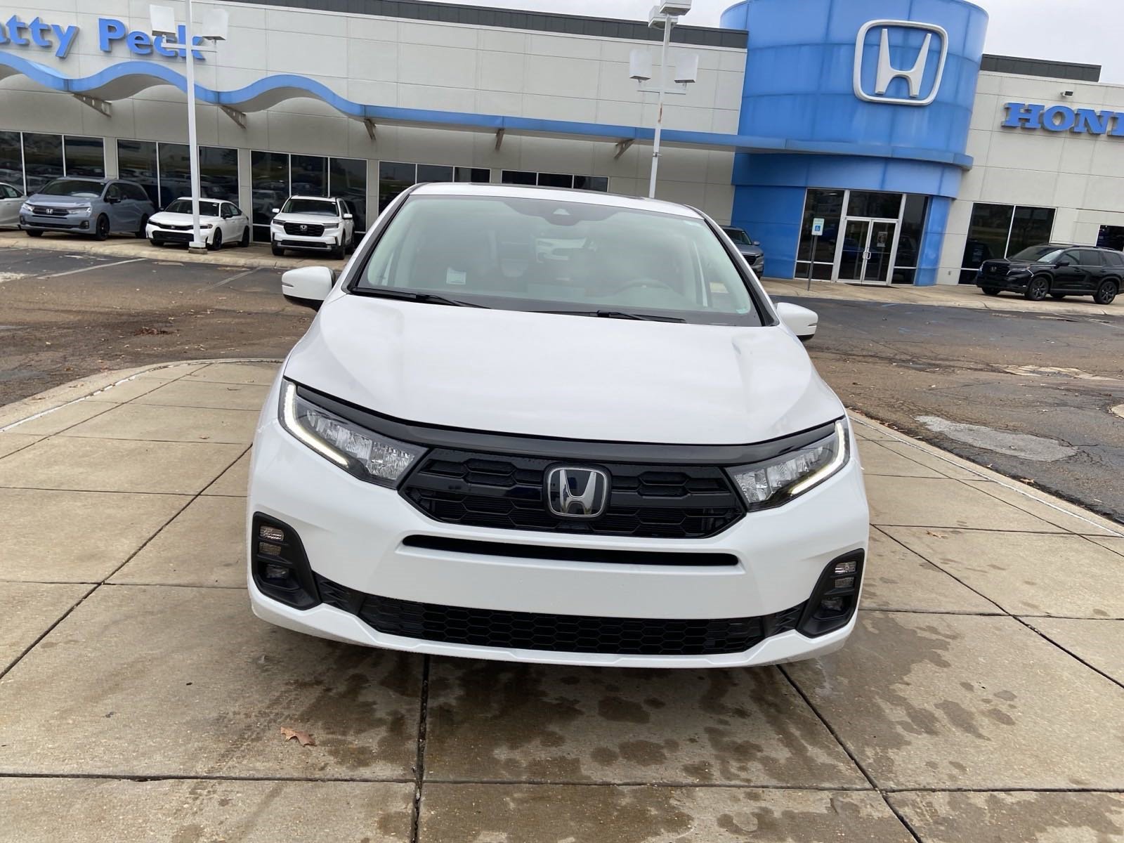 New 2026 Platinum White Pearl Honda Touring image 3