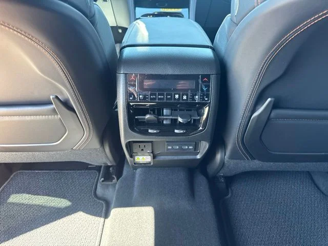 New 2027 White/off-white Jeep Summit image 12