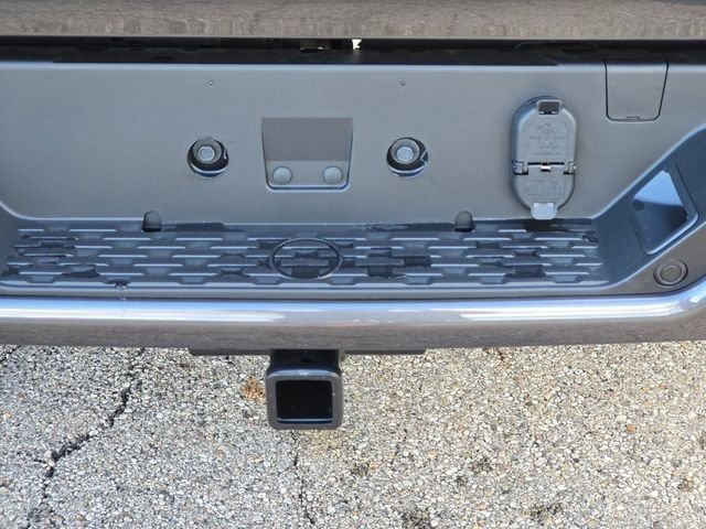 New 2026 Granite Crystal Metallic Clear-Coat Exterior Paint RAM Laramie image 28