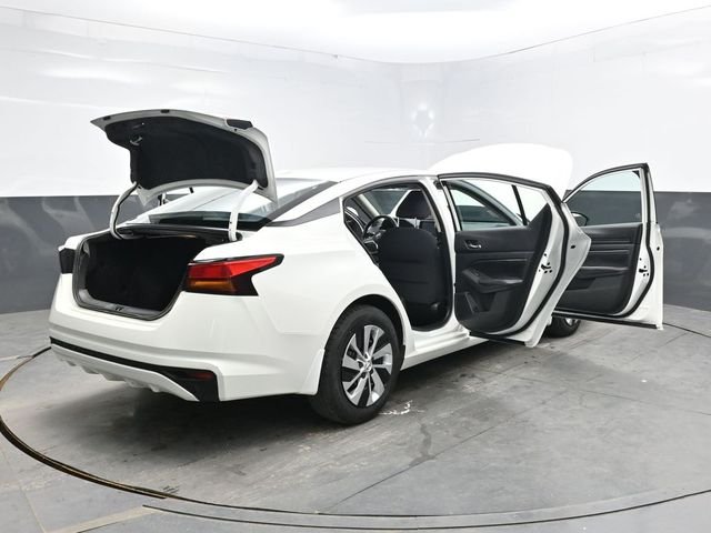 Used 2020 White Nissan 2.5 S image 52