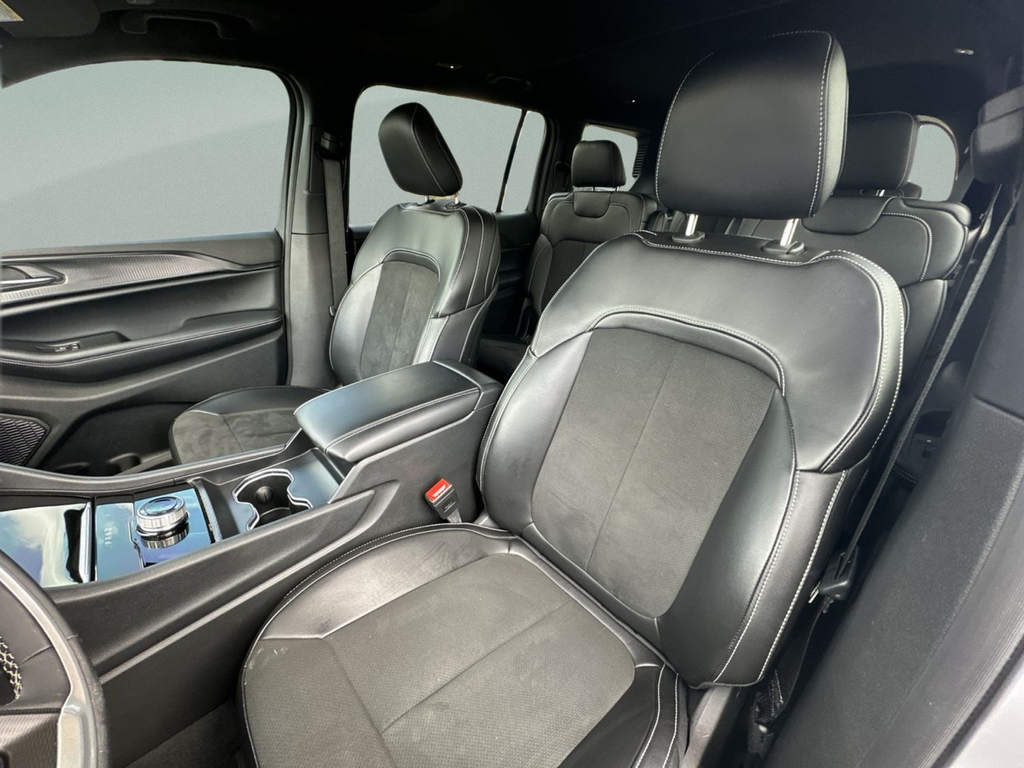 Used 2025 Silver Jeep Altitude X image 22