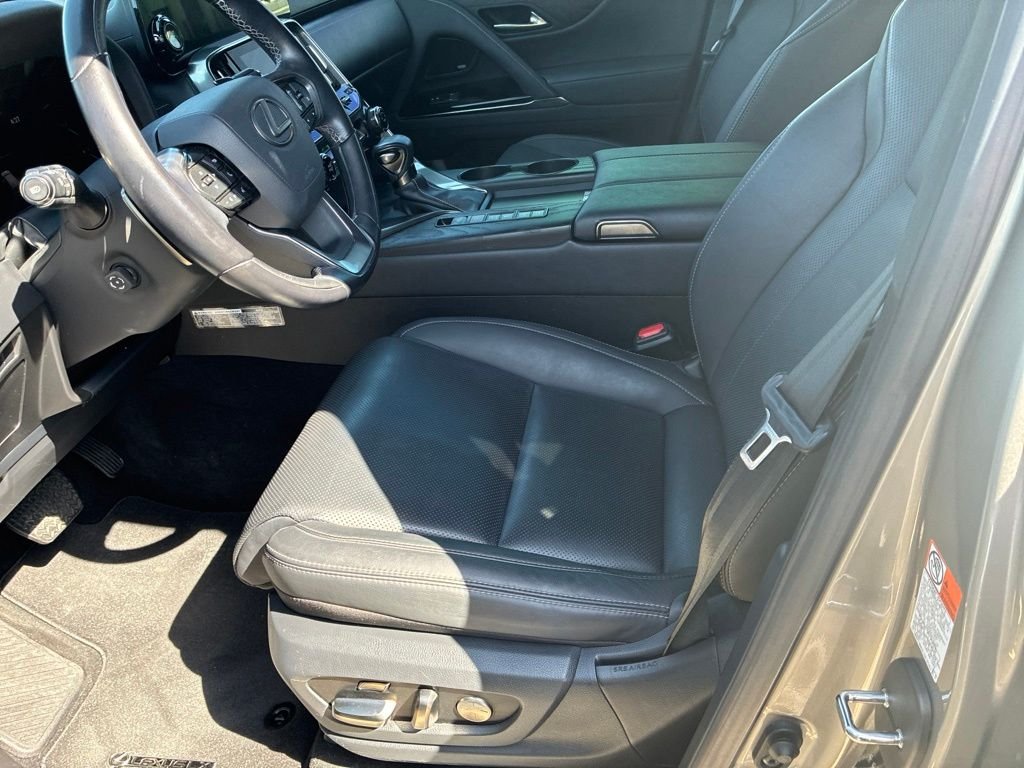 Used 2022 Silver Lexus 600 Luxury image 5