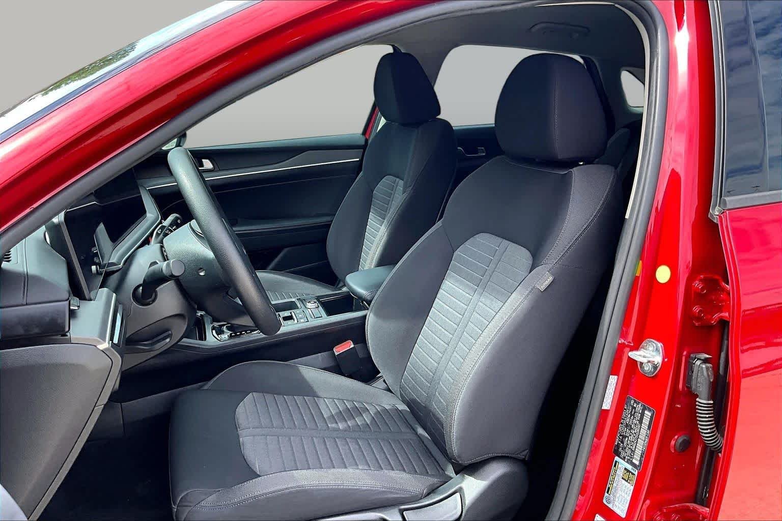 Used 2025 Runway Red Kia LXS image 15