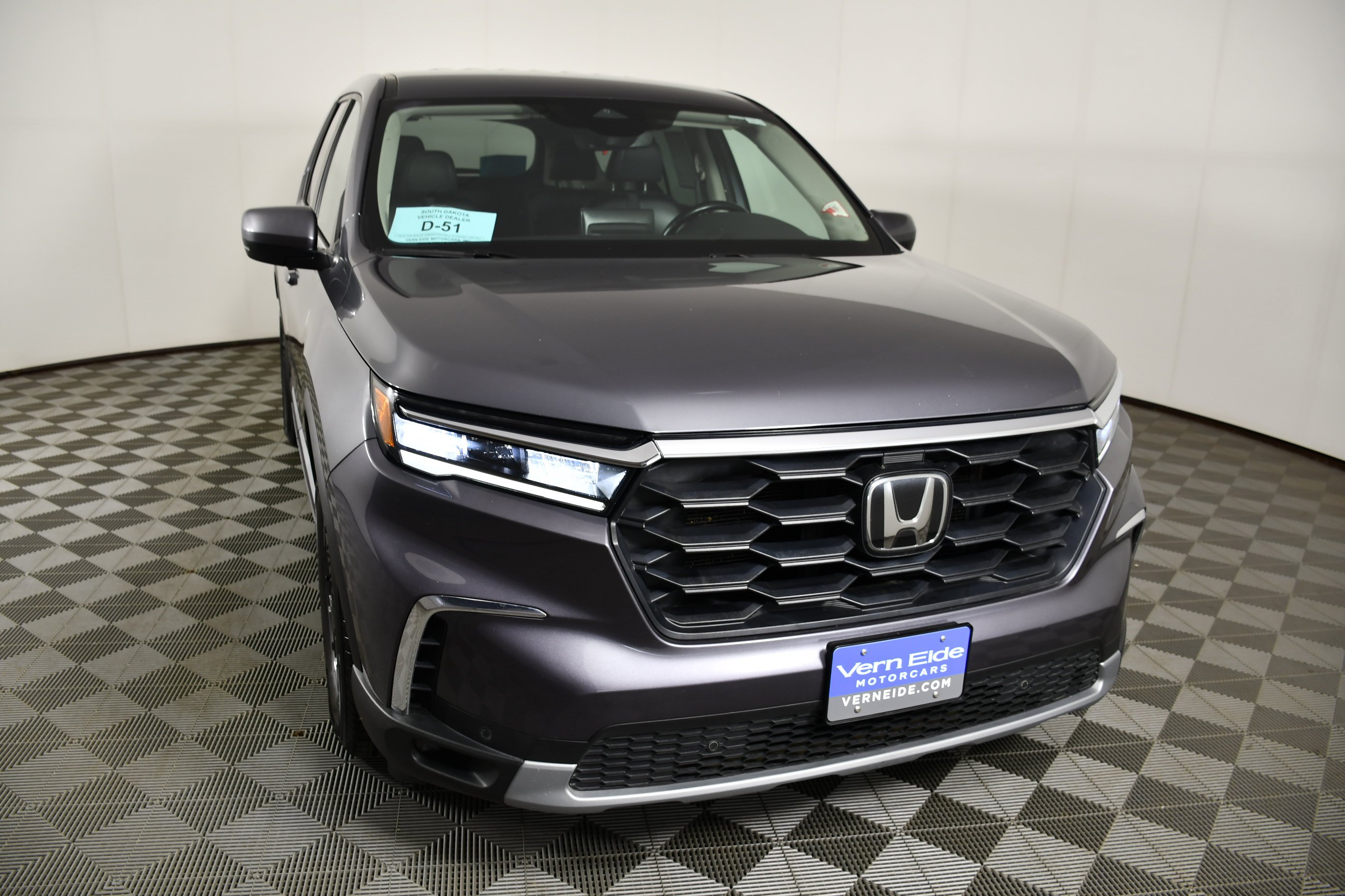 Used 2024 Modern Steel Metallic Honda EX-L 8 Passenger image 3