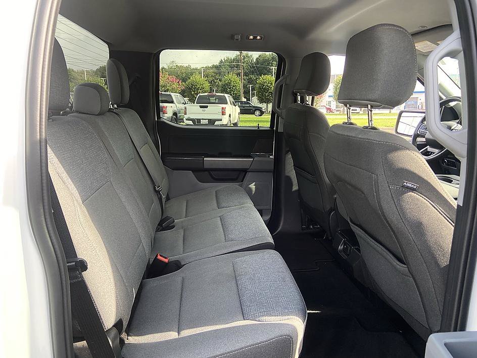 Used 2025 Oxford White Ford XLT image 16