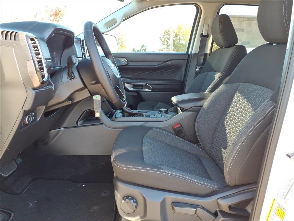 New 2025 Oxford White Ford XLT image 3