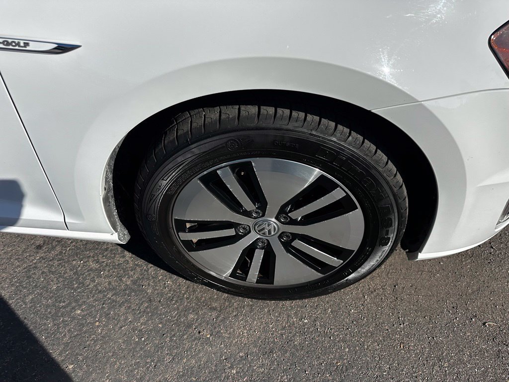 Used 2016 White Volkswagen SE image 11