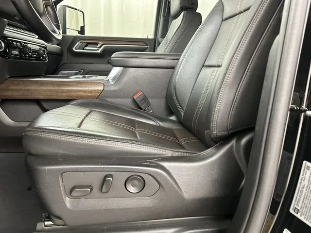 Used 2024 Black Chevrolet High Country image 24