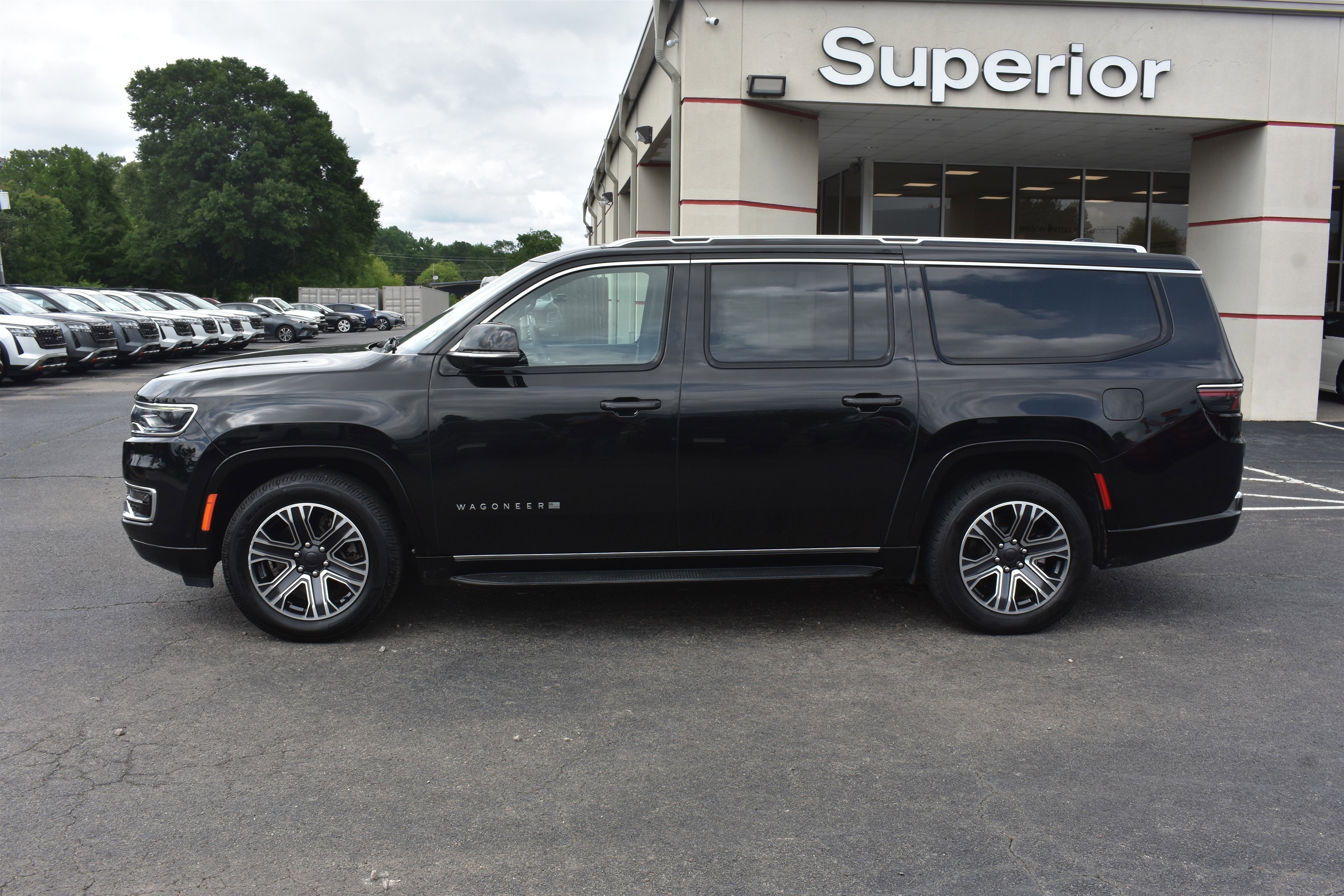 Used 2023 Diamond Black Crystal Pearlcoat Jeep Series II image 9