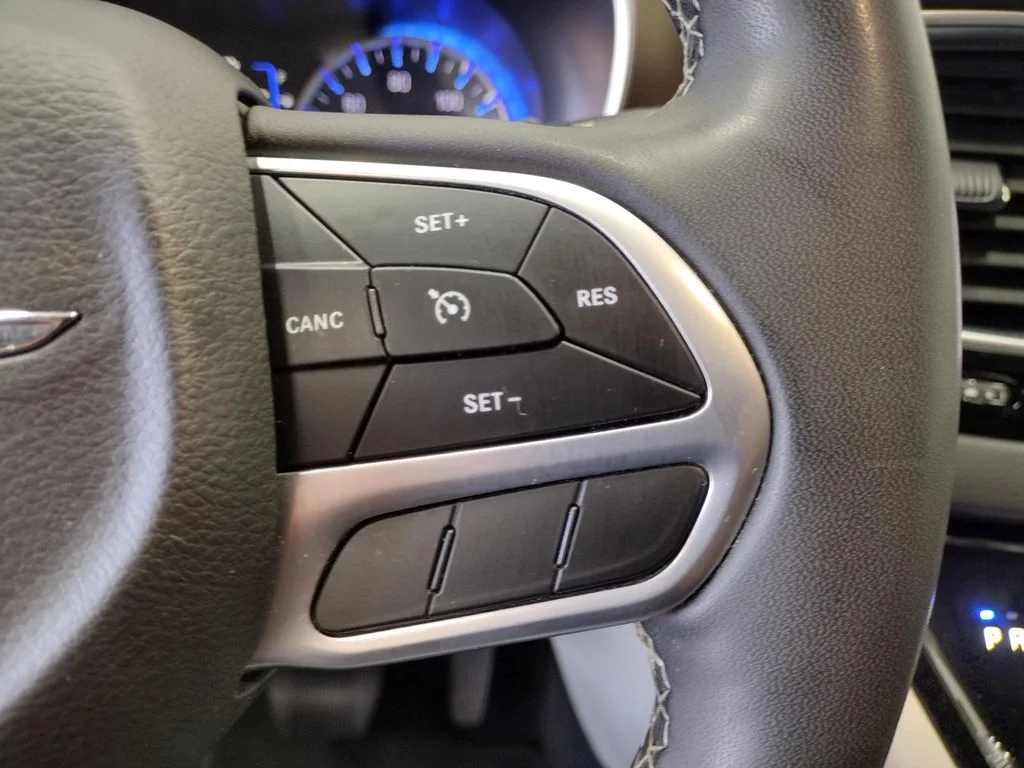 Used 2023 White Chrysler LX image 27