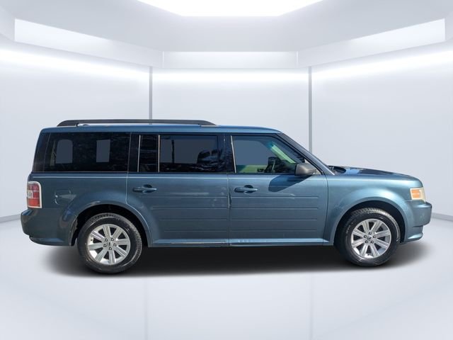 Used 2010 White Ford SE image 2
