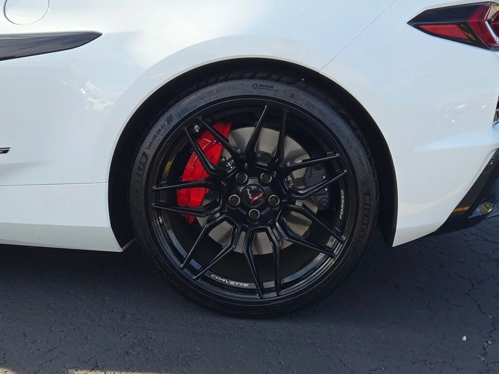 Used 2023 White Chevrolet Z06 image 13