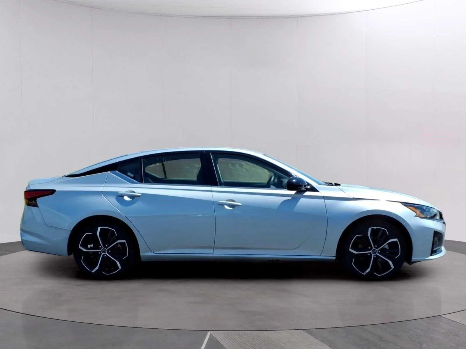 Used 2025 Brilliant Silver Metallic Nissan SR image 6