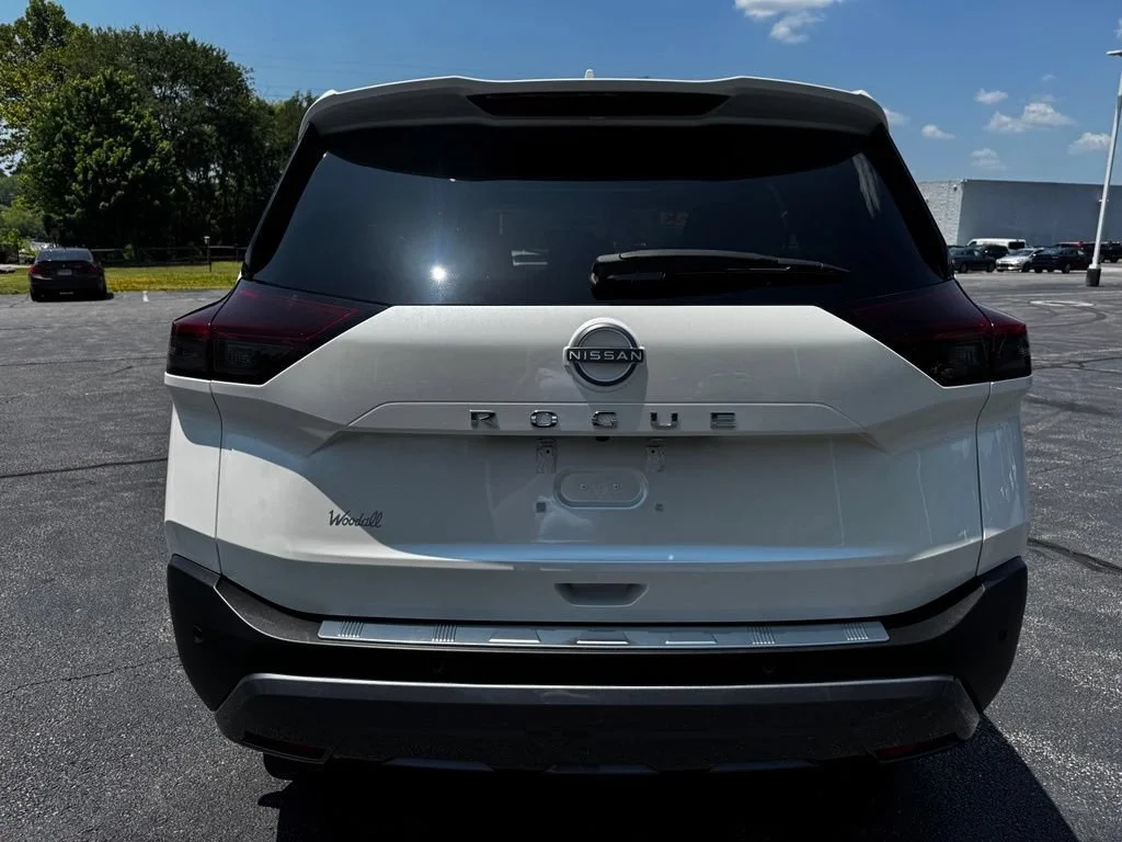 Used 2023 White Nissan SL image 6