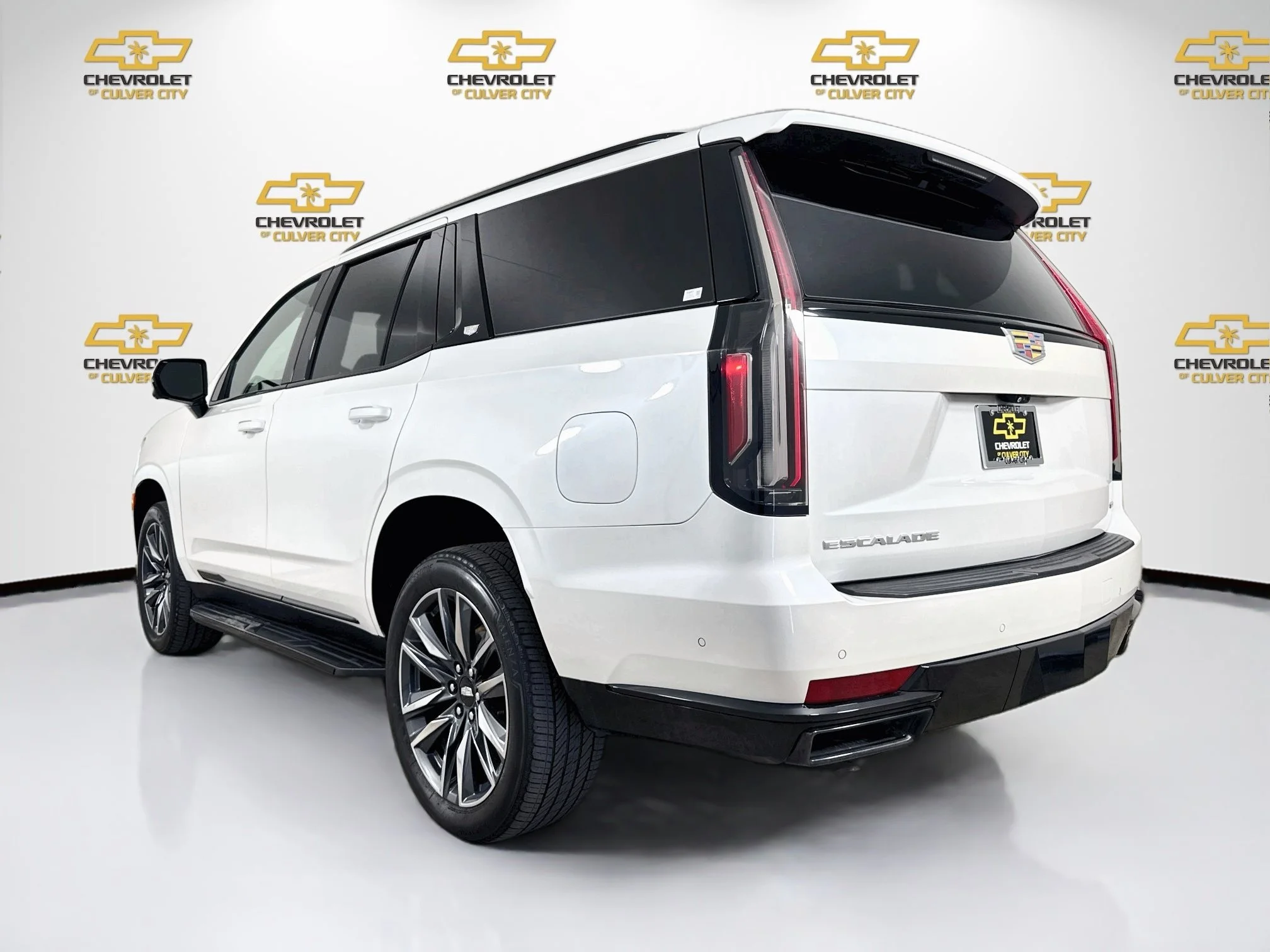 Used 2022 Crystal White Tricoat Cadillac Sport image 6