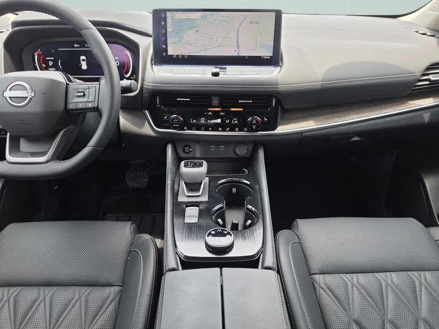 Used 2025 Gold Nissan Platinum image 26
