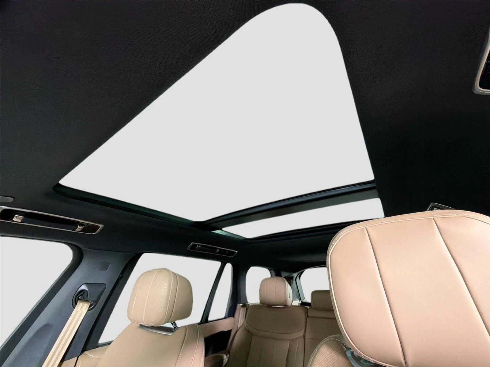 2025 Land Rover Range Rover SE - Photo 18