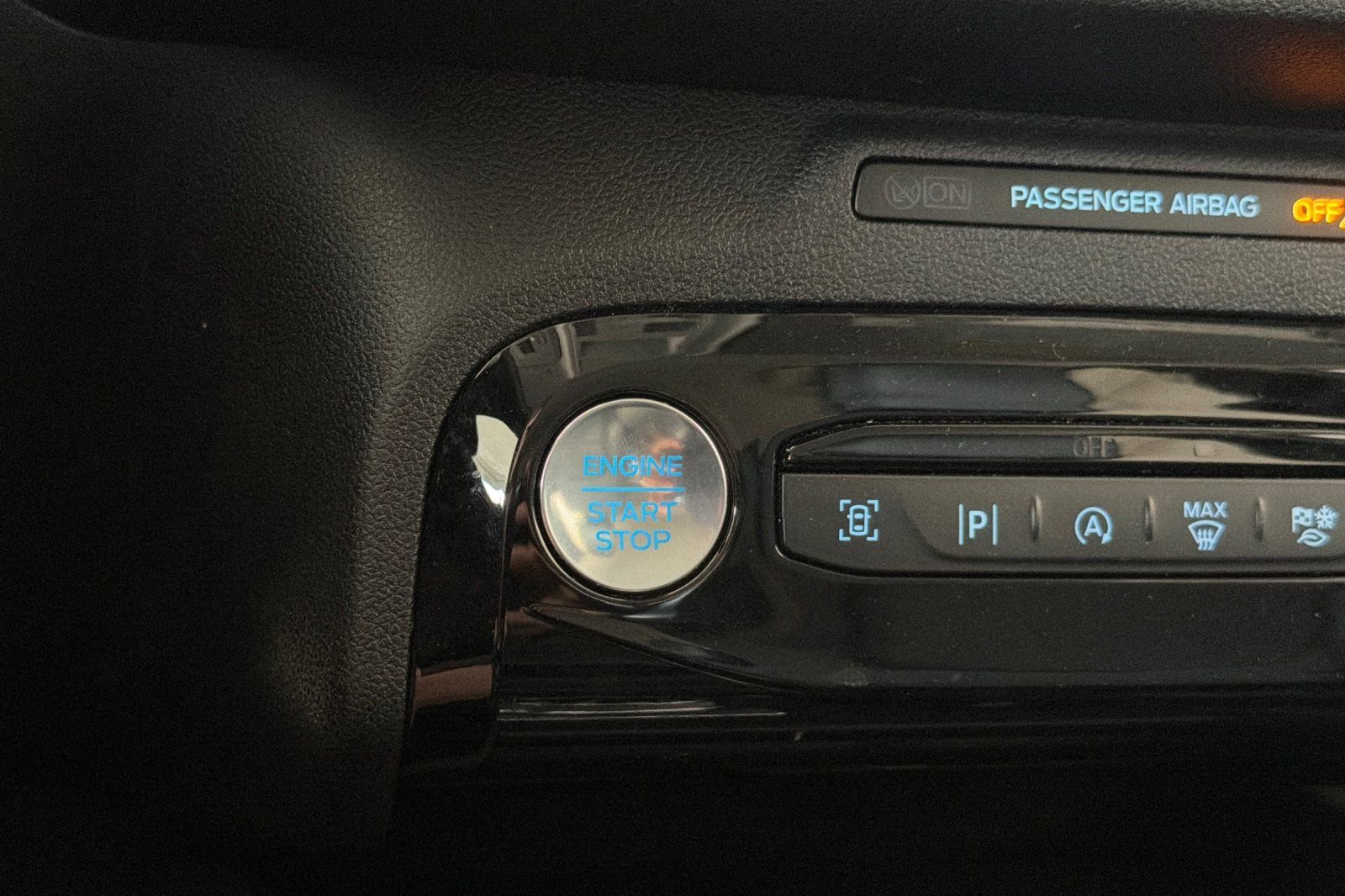 Used 2024  Ford Platinum image 25