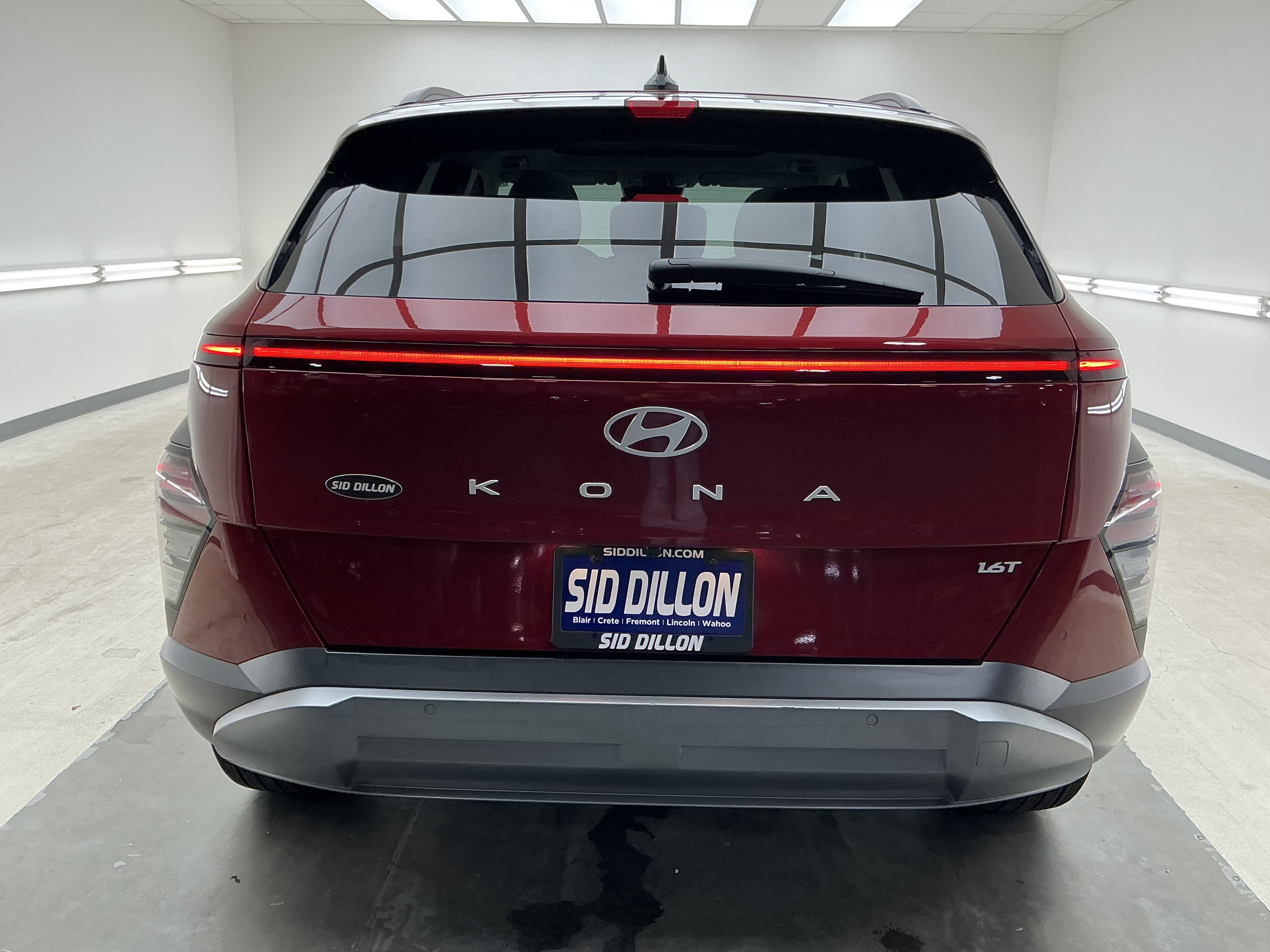 Used 2024 Ultimate Red Metallic Hyundai Limited image 5
