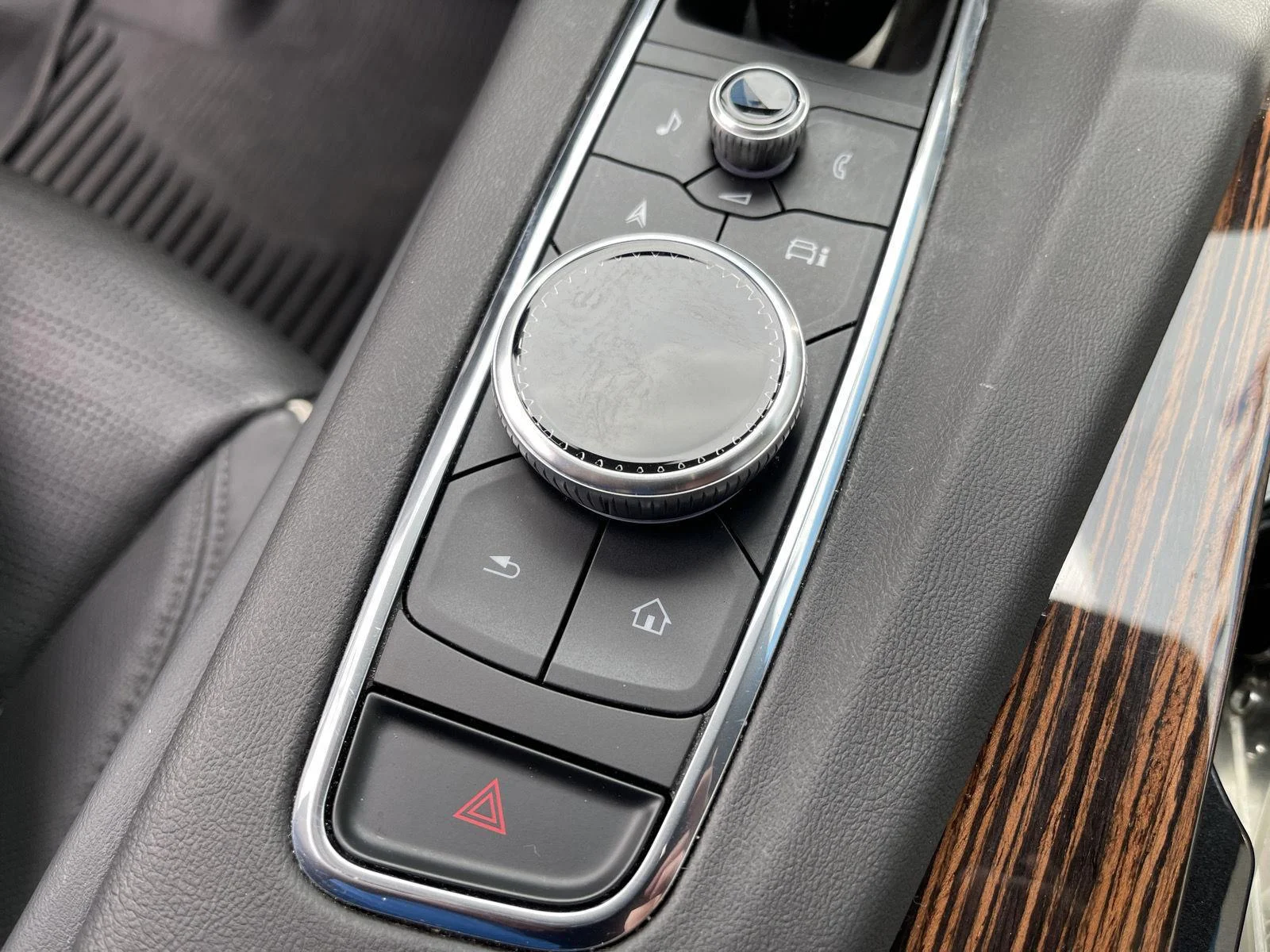 2024 Cadillac Escalade Premium Luxury - Photo 35