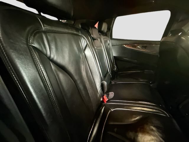 Used 2016 Tan Lincoln Select image 26