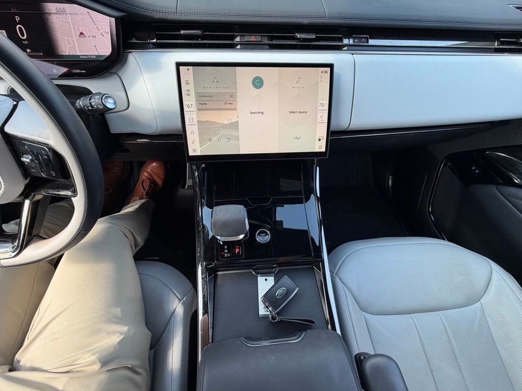 Used 2024 Gray Land Rover Dynamic SE image 14