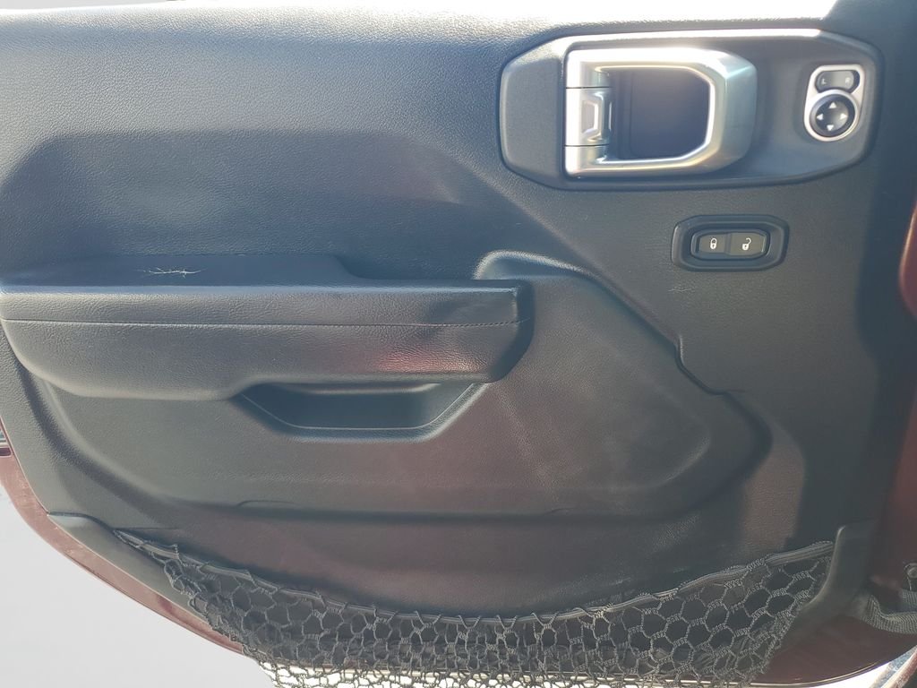 Used 2021  Jeep Sport image 19