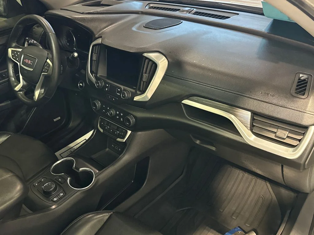 Used 2023 White GMC SLT image 35