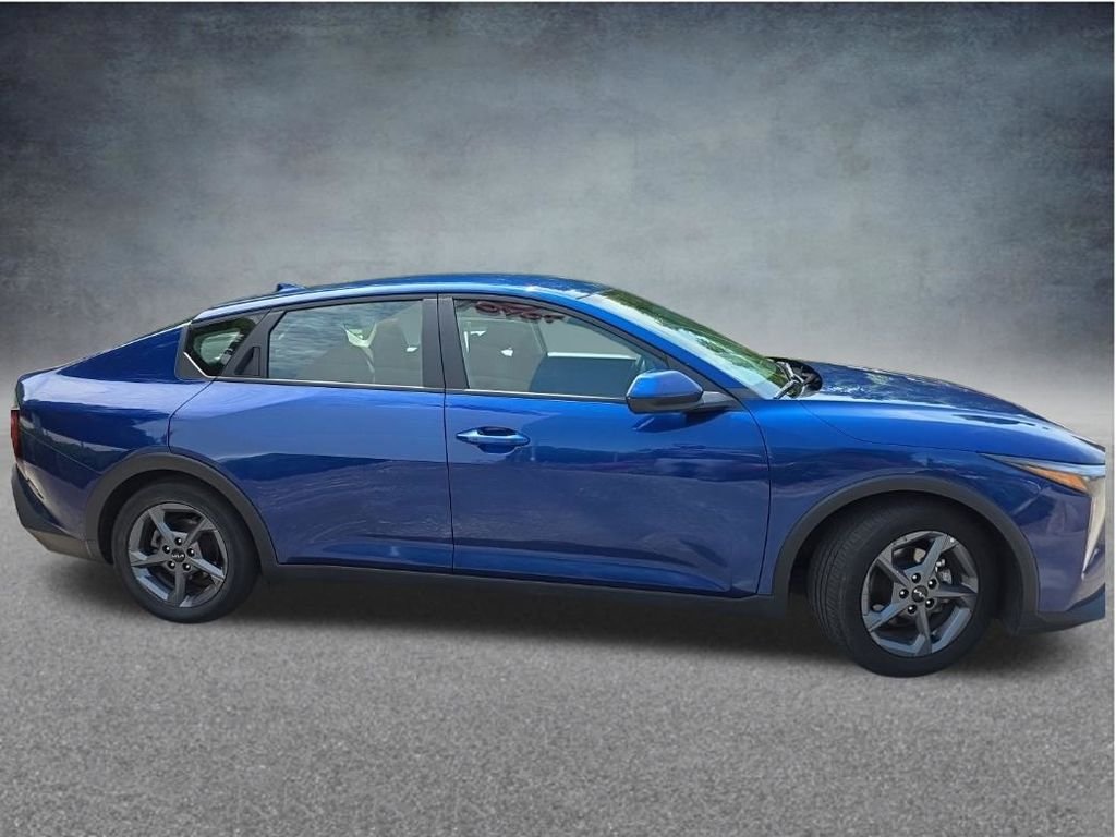 2025 Kia K4 LXS - Photo 9