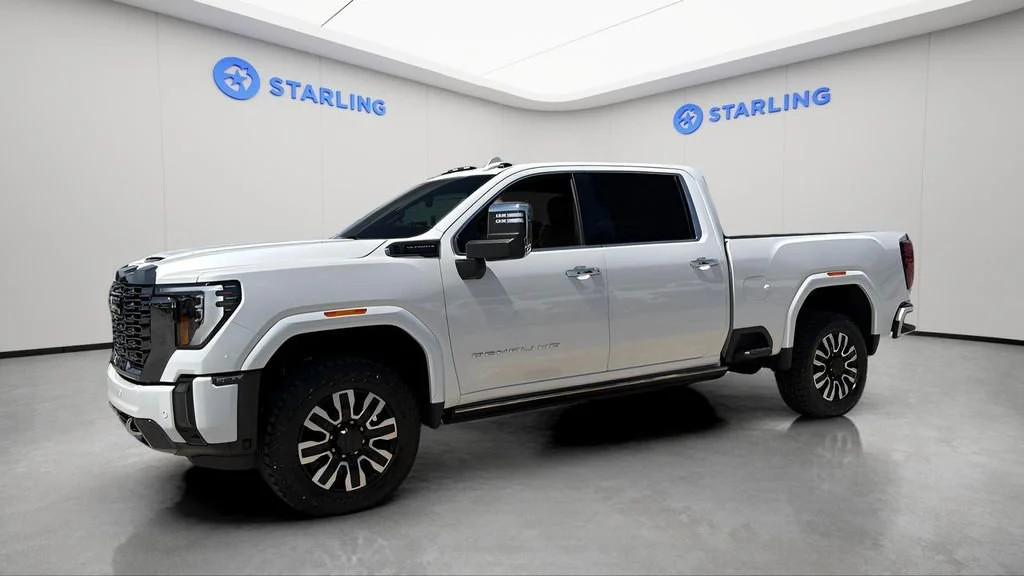 Used 2024 White Frost Tricoat GMC Denali Ultimate image 2