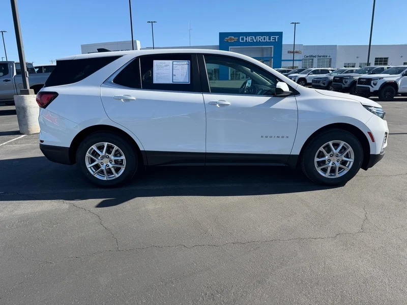 Used 2024 Summit White Chevrolet LT image 2