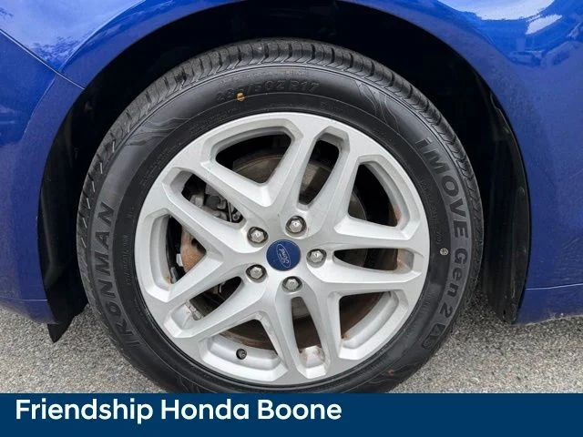 Used 2016 Blue Ford SE image 9