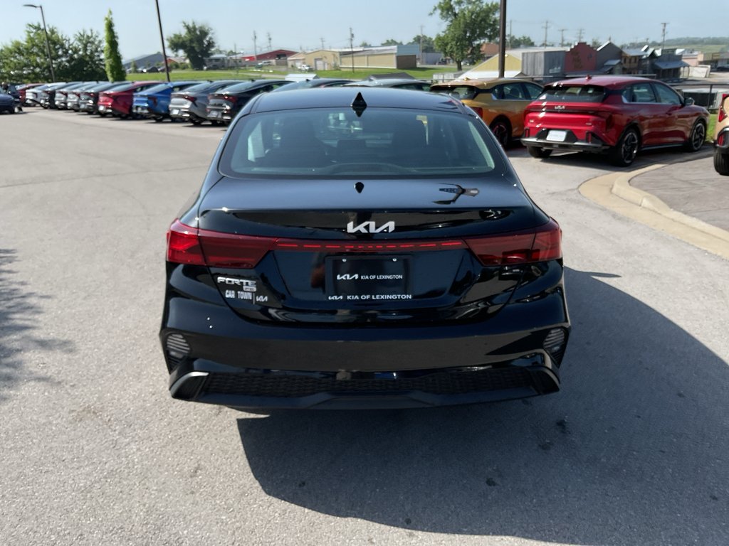 Used 2023 Aurora Black Kia LX image 7