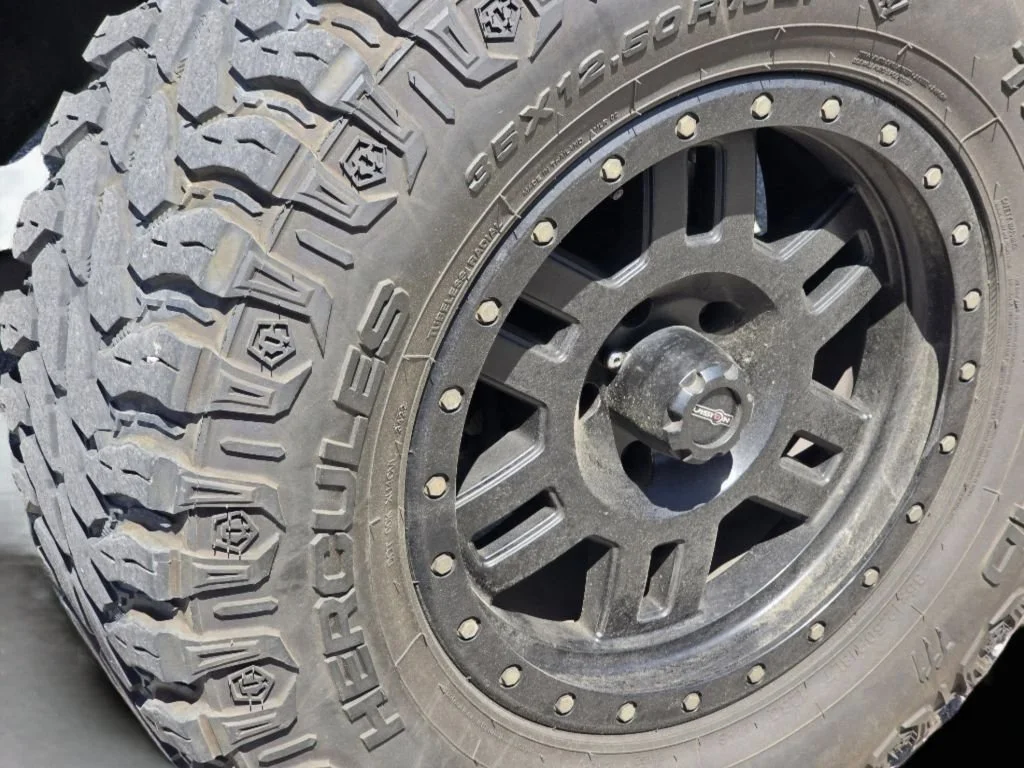 Used 2018 Black Clearcoat Jeep Sahara image 19