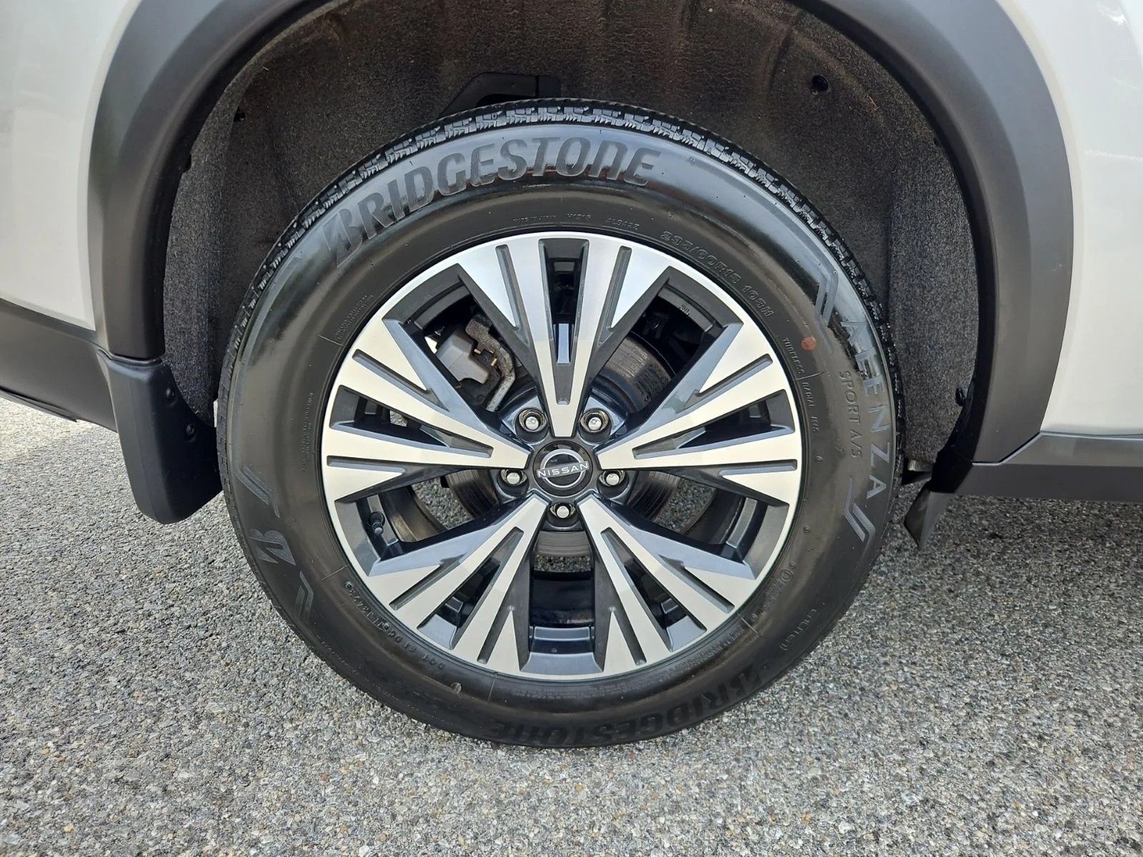 Used 2023 Silver Nissan SV image 31