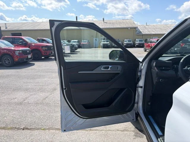 New 2026 Space White Metallic Ford ST-Line image 17