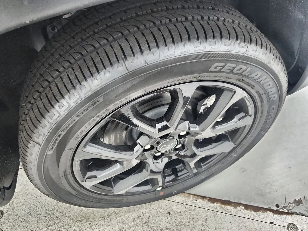 New 2026 Sting-Gray Clearcoat Jeep Latitude image 33