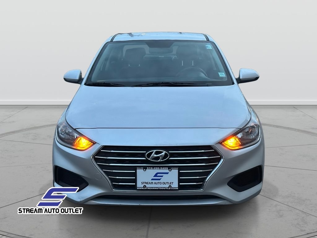 2022 Hyundai Accent SE photo 2