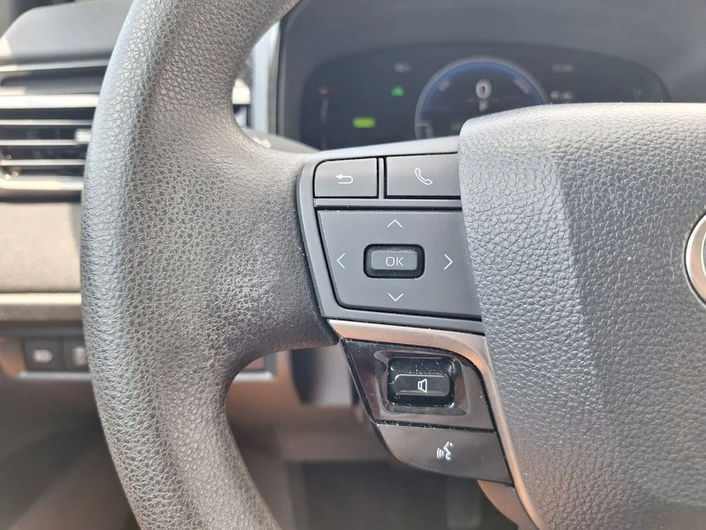 2025 Toyota Camry LE - Photo 20
